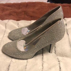 Silver prom wedding homecoming shoes Size 8